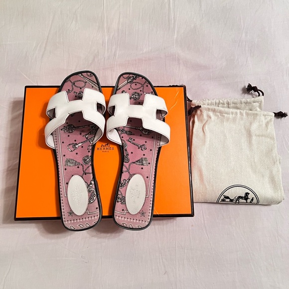 SOLD‼️ Hermes Oran sandals - Picture 2 of 11